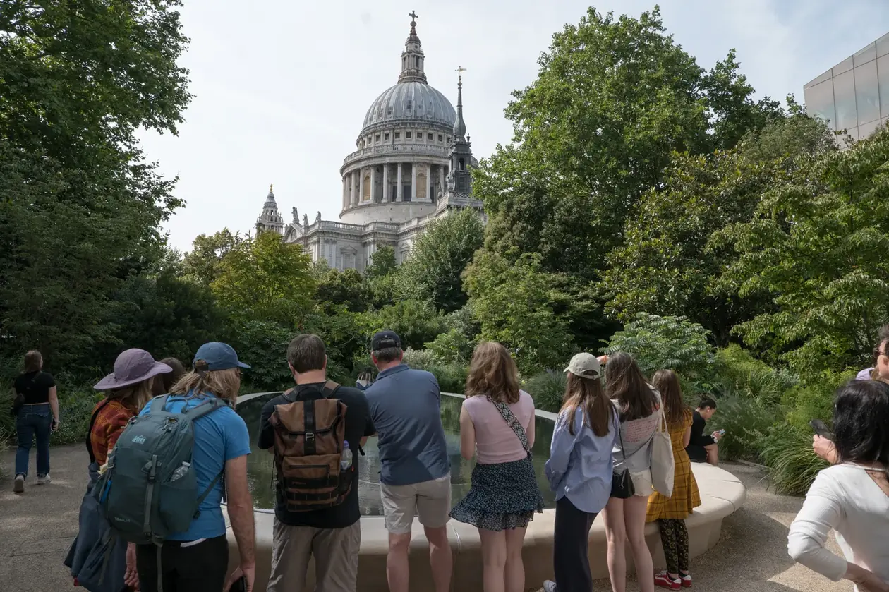 A hidden City of London alleyway on the Tour for Muggles route